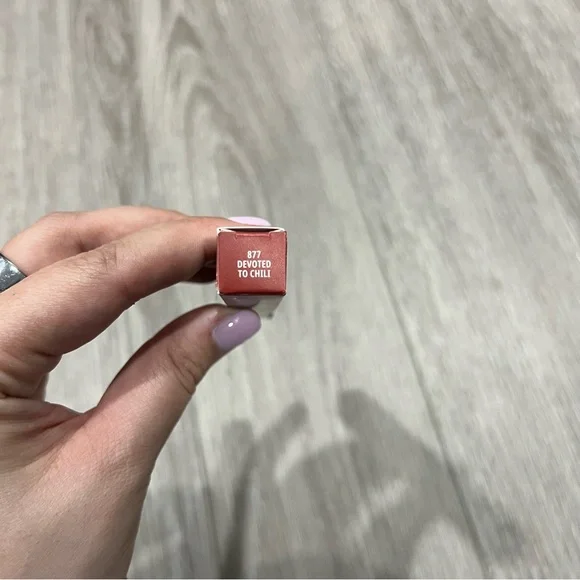 MAC NWT Powder Kiss Velvet Blur Slim Stick 0.07oz/ 2g Devoted To Chili - Picture 2 of 4